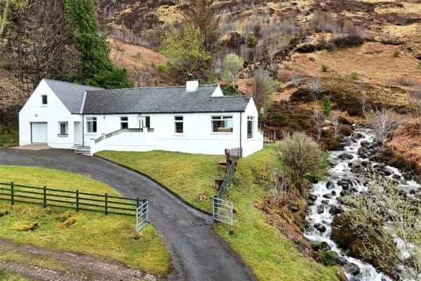 Tigh-An-Aullt, Glenshiel, Kyle, Highlands, IV40 8HN